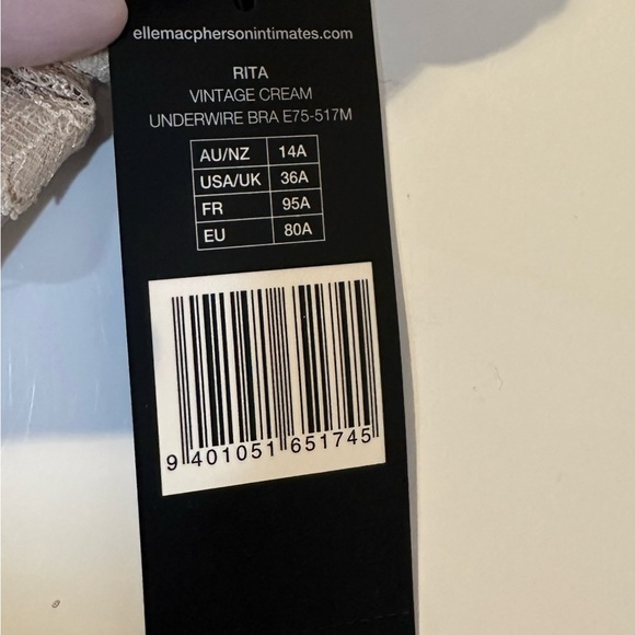 Elle MacPherson Intimates Bra
RITA
VINTAGE CREAM
UNDERWIRE BRA - Picture 2 of 3